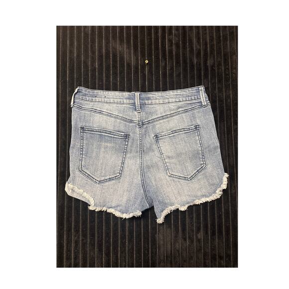 GBG Los Angeles Women’s Medium Wash Distressed Fringe Cutoff Jean Shorts – SZ 25 - Picture 2 of 3